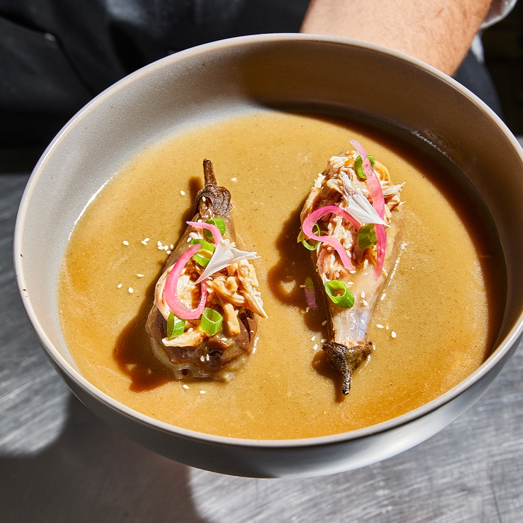 Vinete la grătar, umplute cu escabeche de pui, miso și sherry Vinete la grătar, umplute cu escabeche de pui, miso și sherry